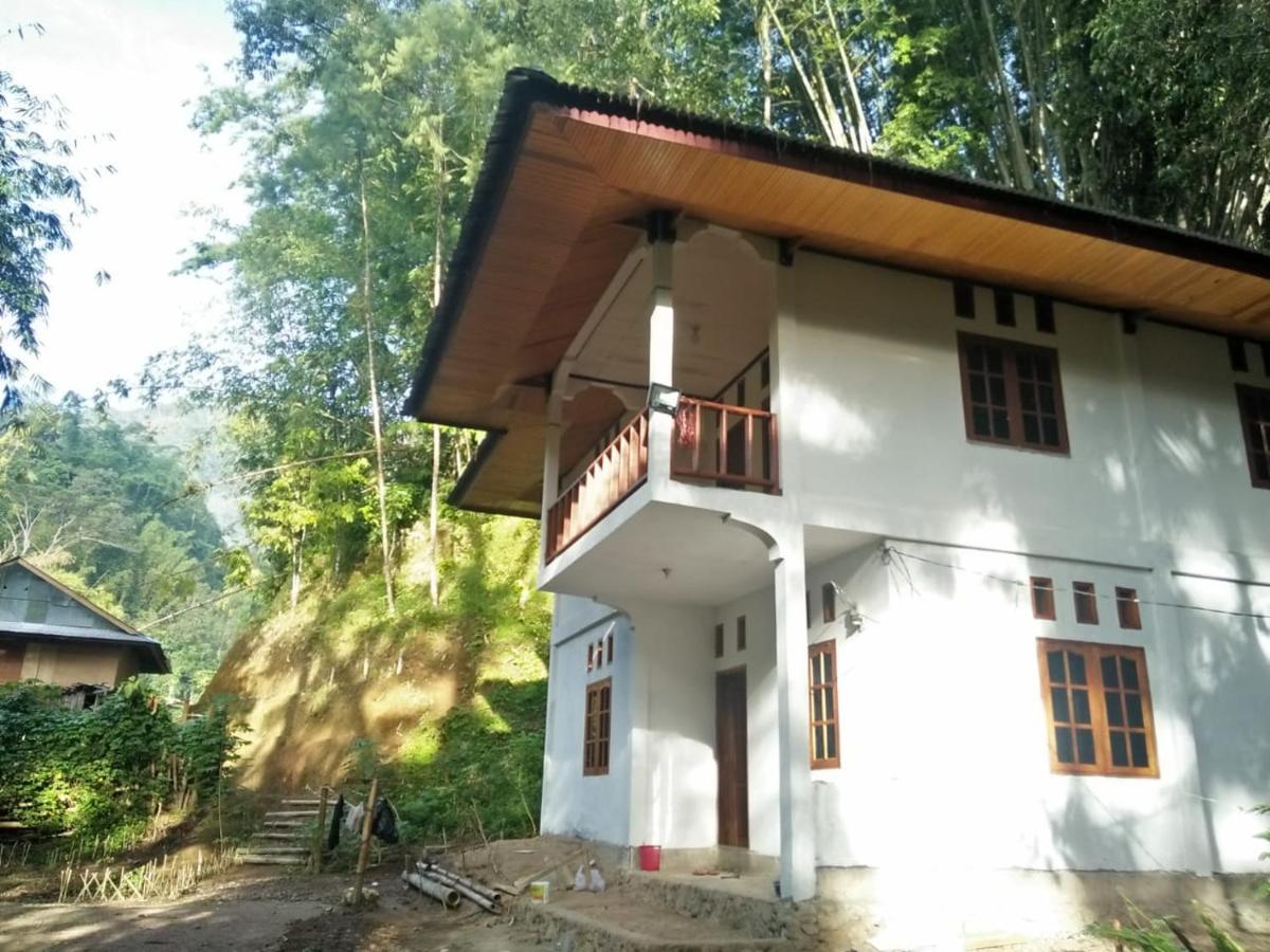 Sugi House Toraja - Villa Penginapan Sewa Harian Rantepao Exteriör bild